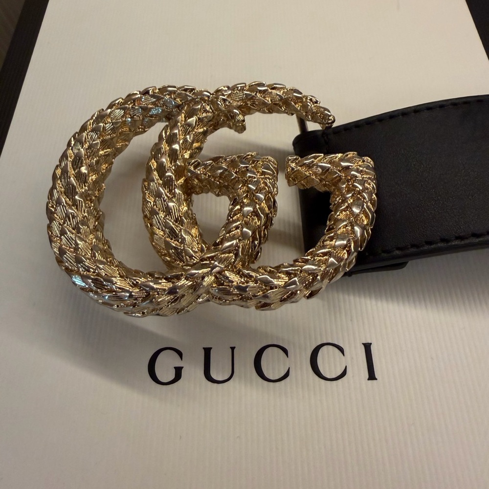 Women's Gucci Black Leather Belt with Gold Woven GG Buckle Size 70 - Picture 4 of 8